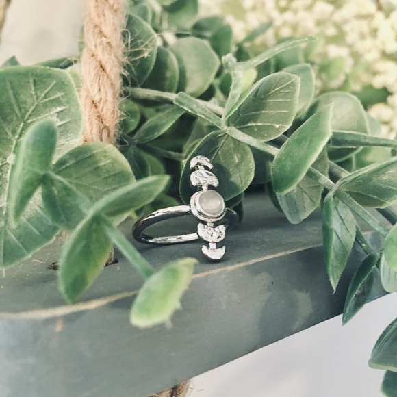 Slate Moon Stages Crescent Silver Mystic Ring - Picture 3 of 8
